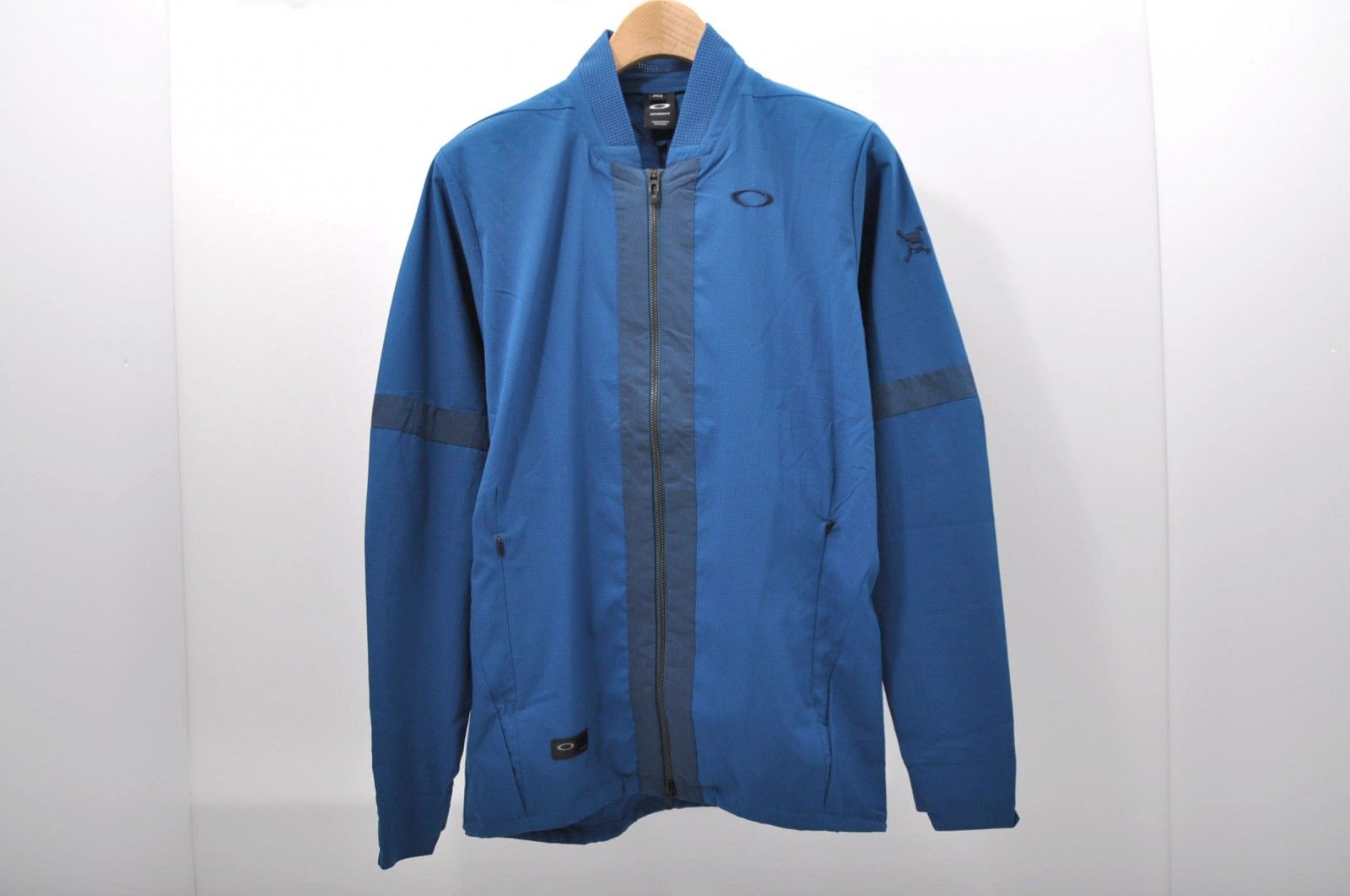 中古 メンズ オークリー OAKLEY フルジップアウター M 青 ブルー 長袖 ウィンド素材