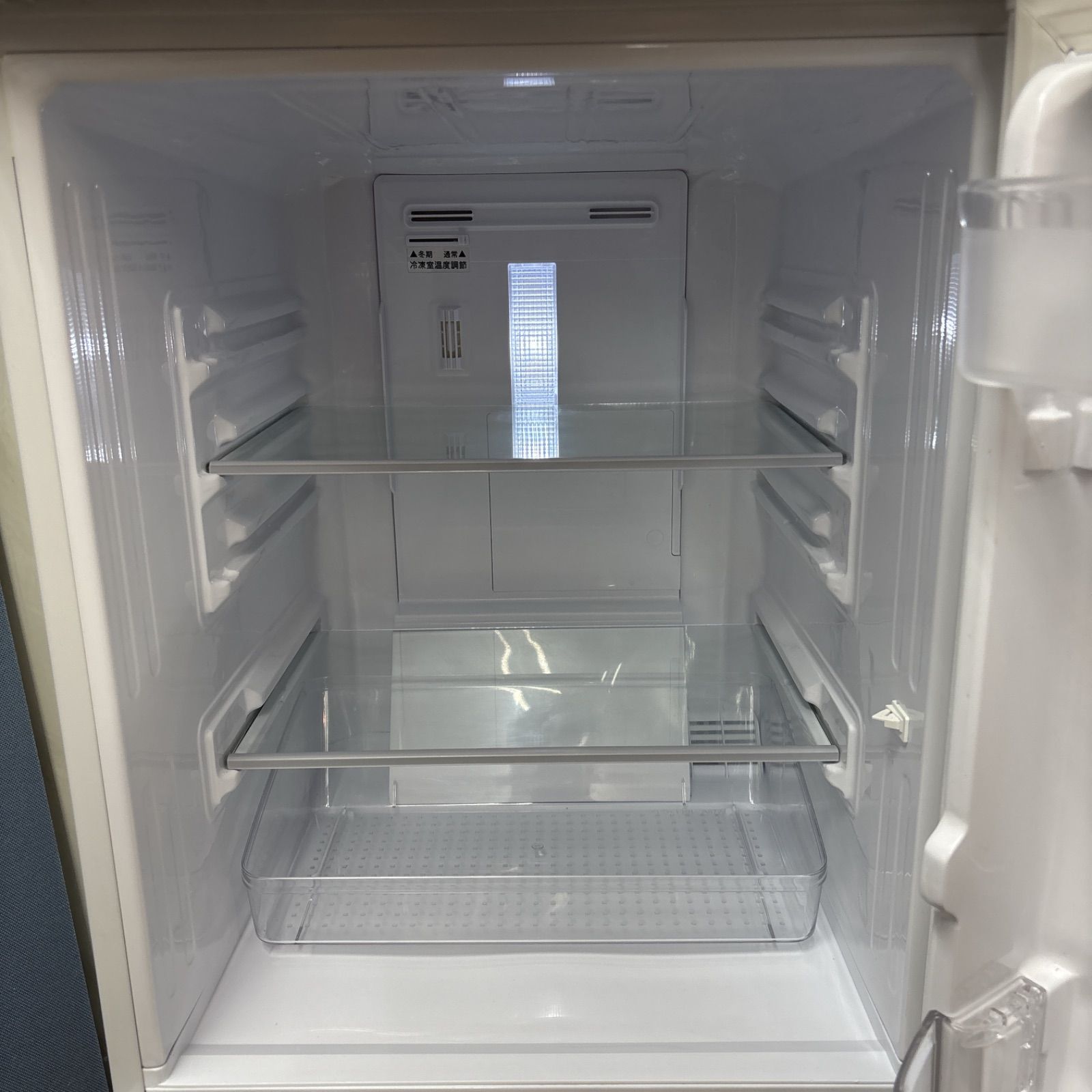 I719 🌈 名古屋市近郊配送設置無料！ SHARP 冷蔵庫 (137L) 2ドア