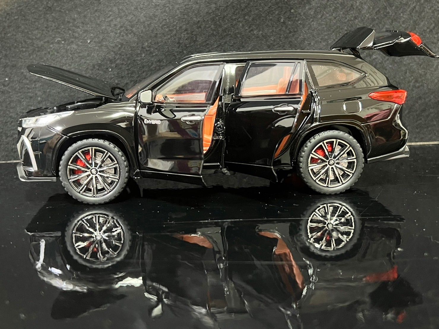 クラウンクルーガー 1/24 ミニカー TOYOTA クラウン クルーガー 1/24 ミニカー 全3色 ライト点灯