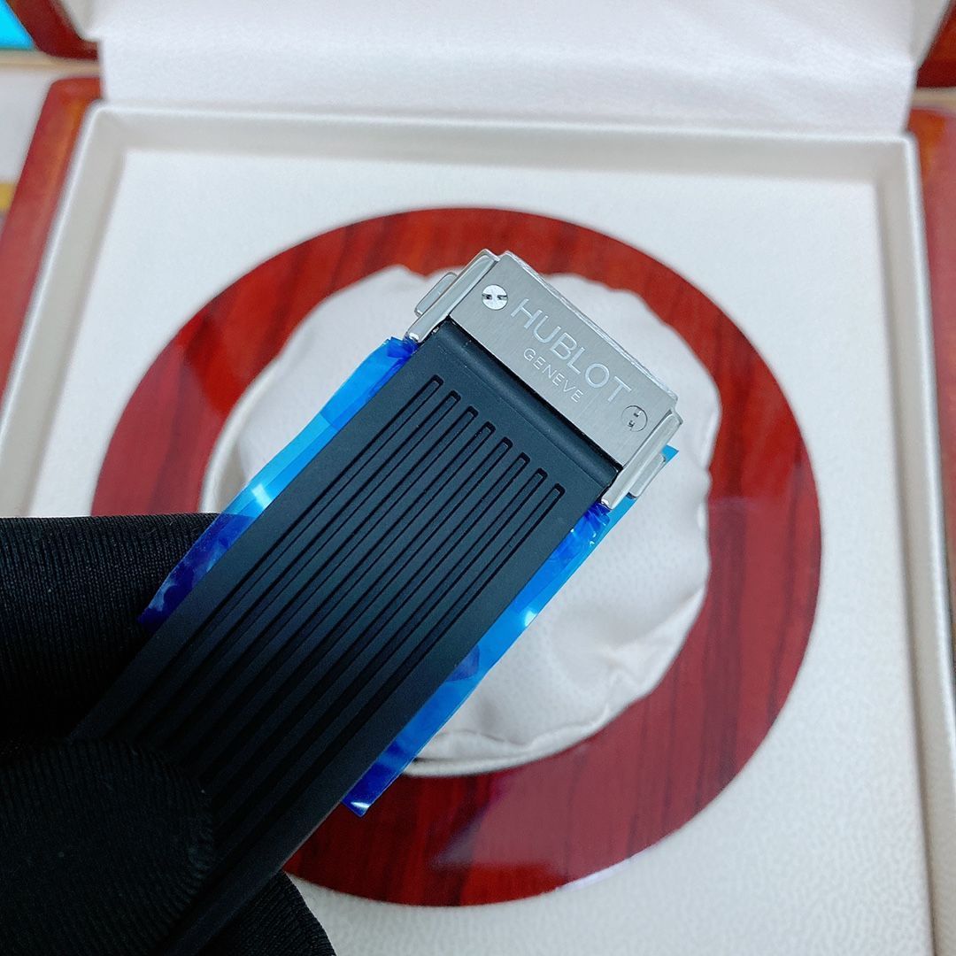 メンズ｜完全透明酒樽型×ハイブリッド機芯｜クールな透明美学 ｜