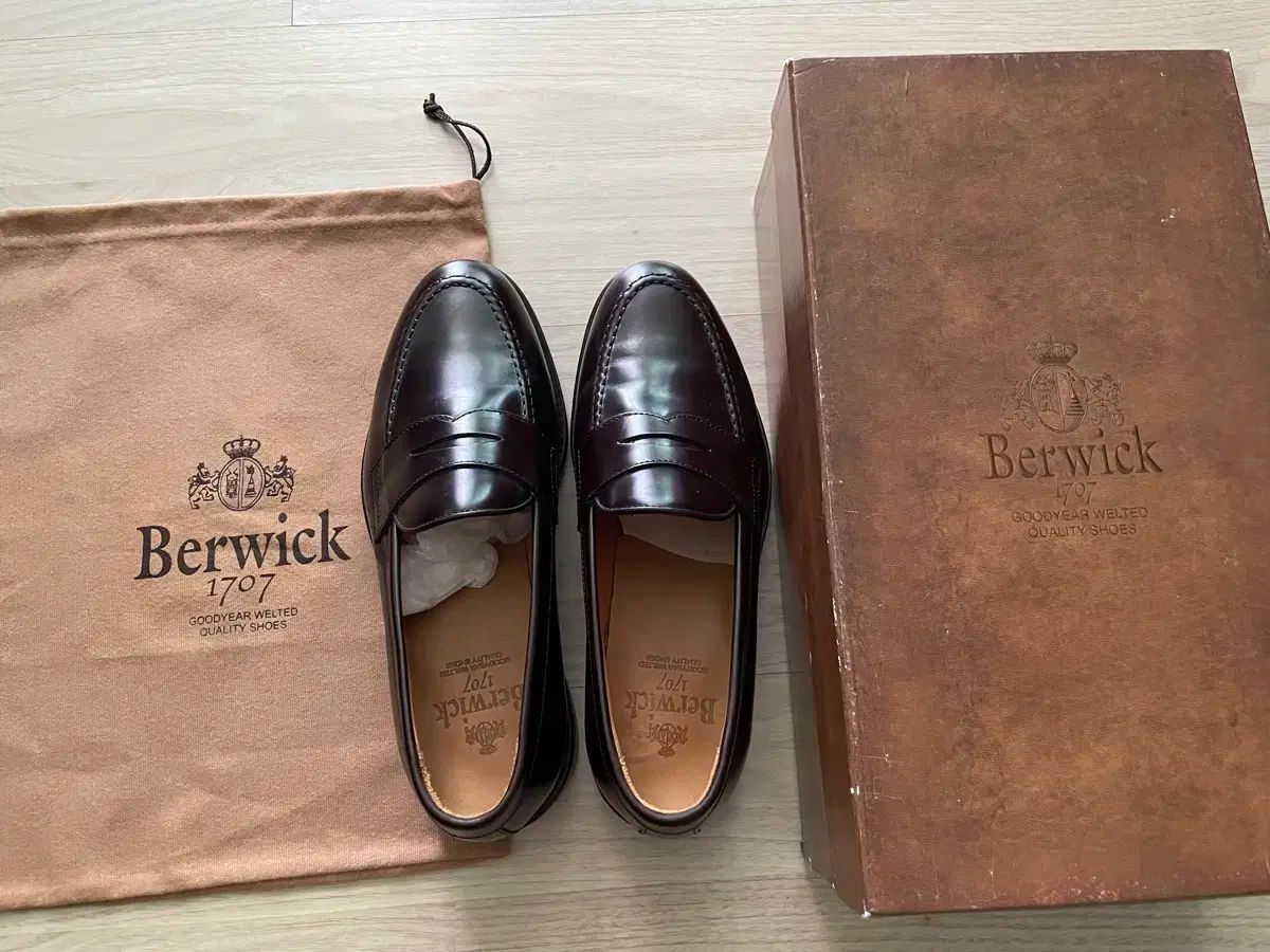【雷市場（ポンジャン）商品韓国直送】 Berwick Berwick(バーウィック) ダークブラウンメンズシューズ 新品 UK6 1 ／ 2 （ 255cm ）