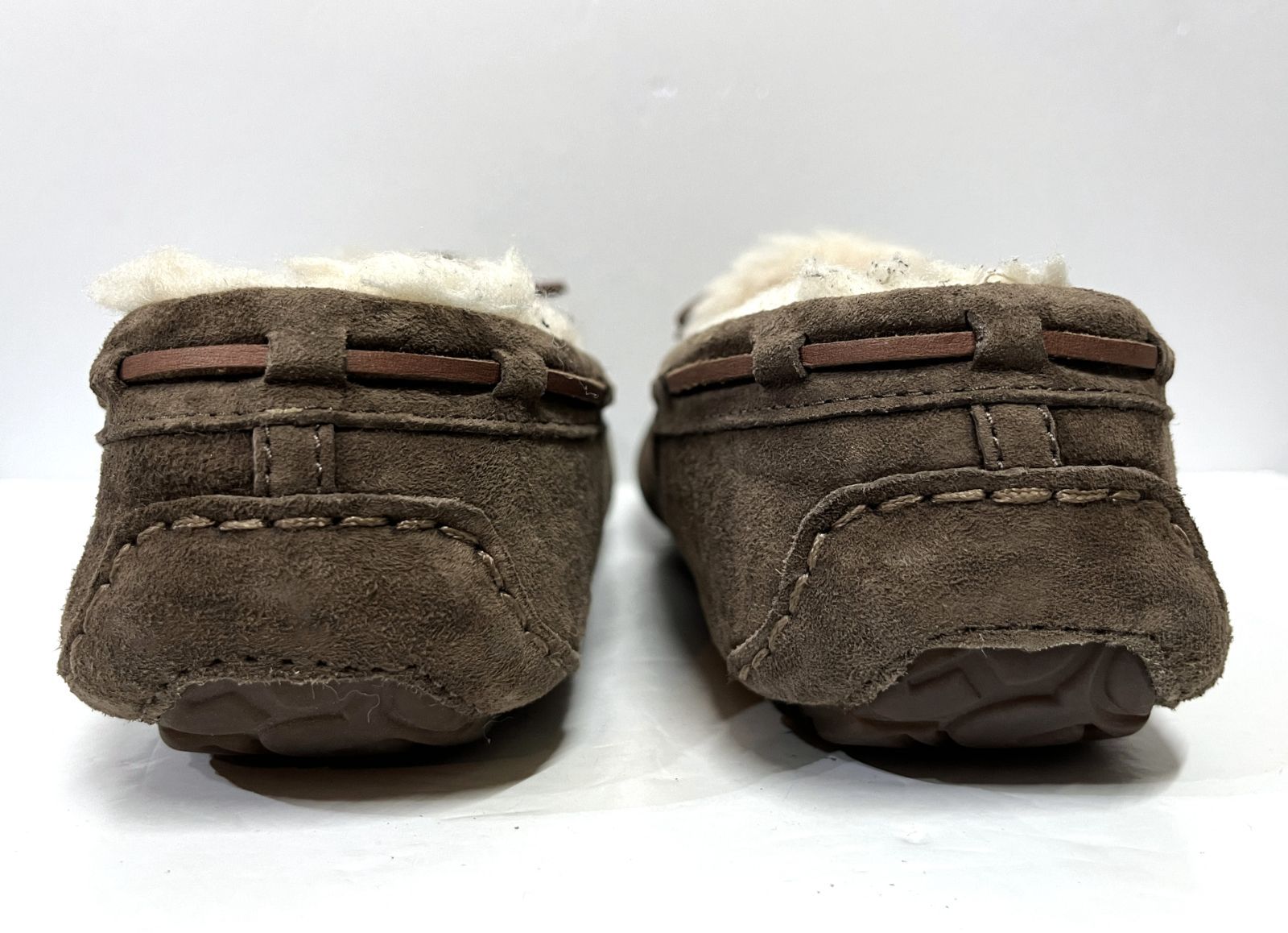 未使用級✨　アグ　ダコタ　モカシン　デッキシューズ　ムートンブーツ　箱付き UGG｜アグ W DAKOTA モカシン ムートン デッキシューズ 靴 UGG（アグ
