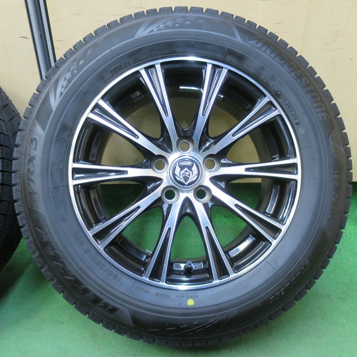 バリ溝！22年！キレイ！9.5分☆スタッドレス 195/65R15 ブリヂストン