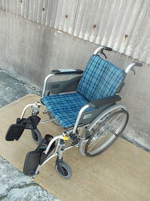 送料無料 一部地域を除く ミキ MIKI 自走用車いす スキット SKT-4 TS-25-1017-03
