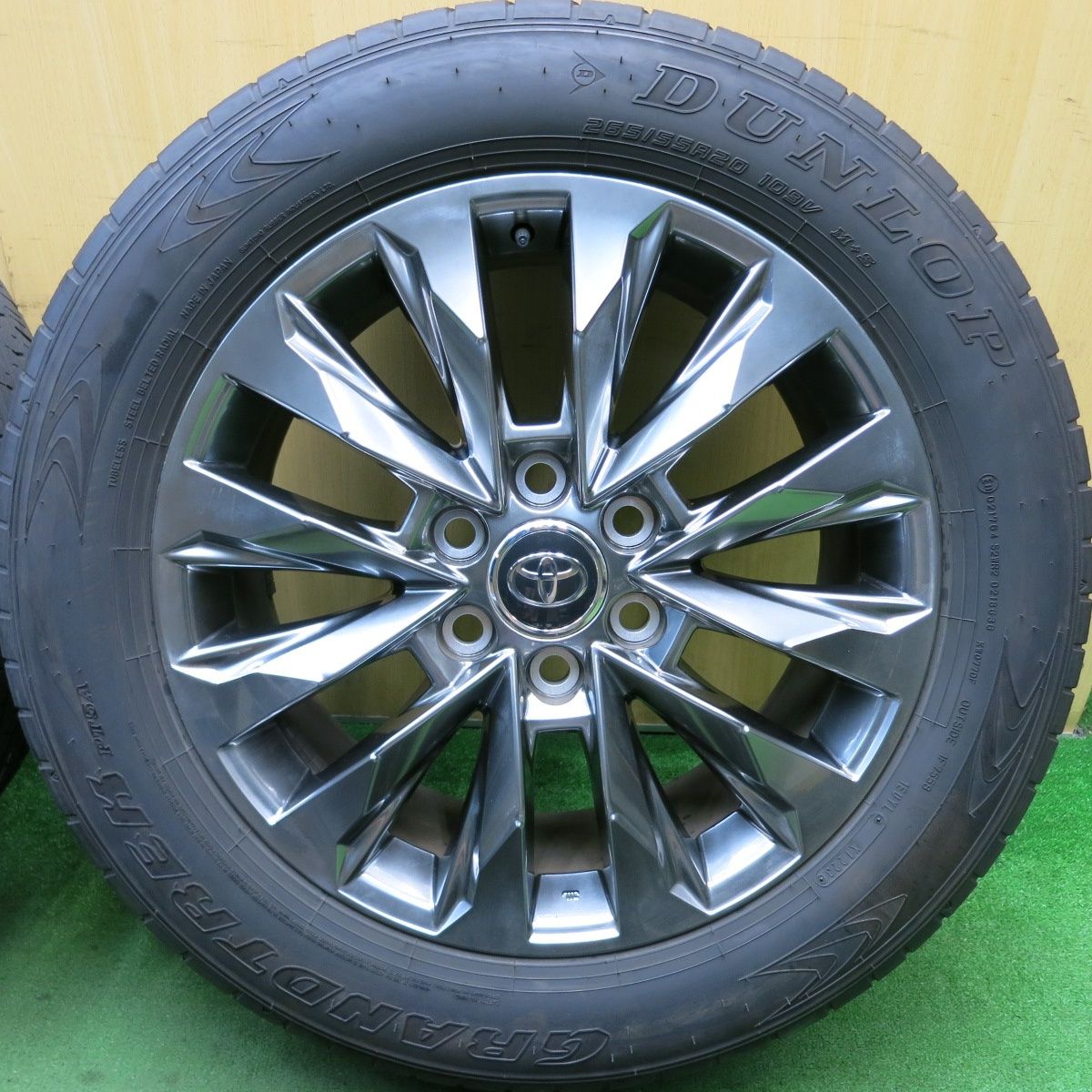 265/55R20 109V GRANDTREK DUNLOP ランクル300 新車外し！24年☆トヨタ ランクル 300 ZX 純正 265/55R20