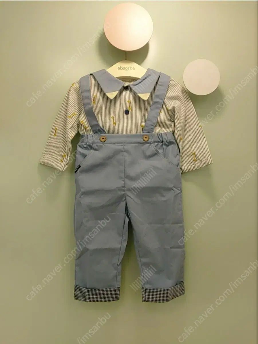 双子 服 2 すべてを一度に Absorba(アブソーバ) シャツ サスペンダーパンツセット 90 サイズ 18m
