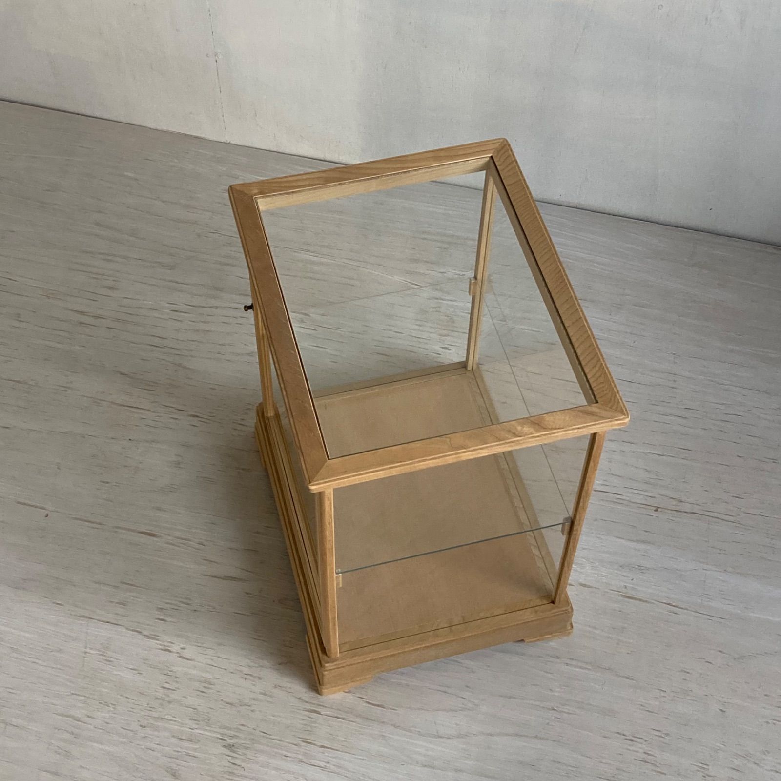 古い木製 ガラスケース