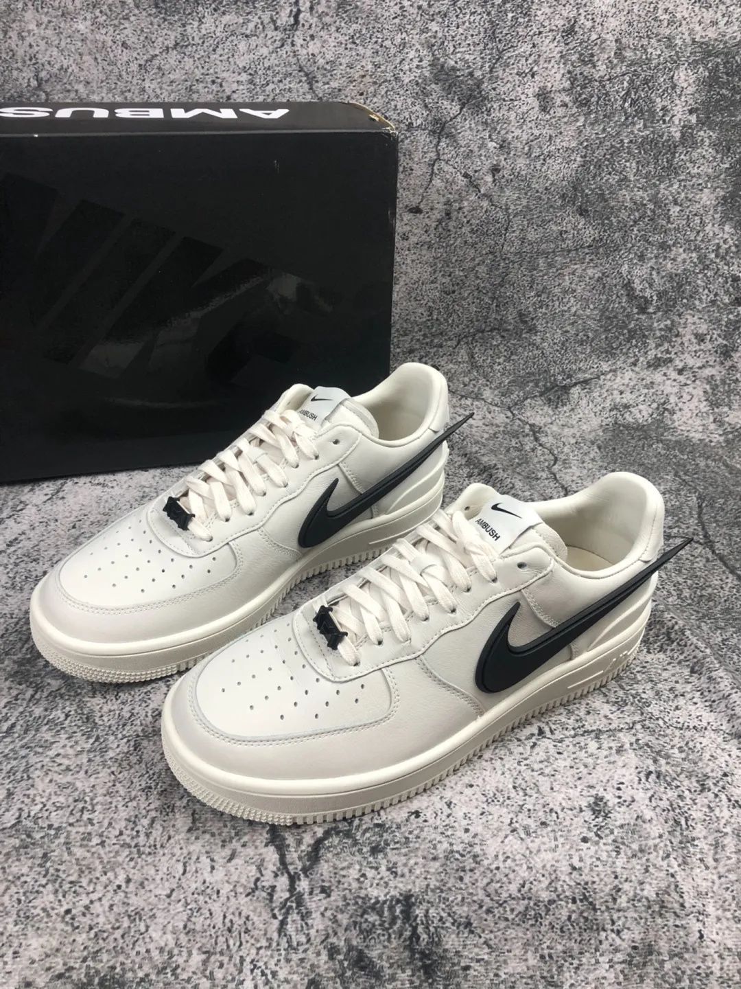 新品✨未使用❣️ 箱付 ✨NIKEナイキエアフォース1ロー'07男女兼用カジュアルスニーカー ike Air Force 1 Low SP x Ambush