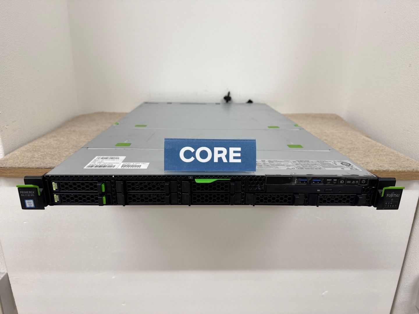 Fujitsu Primergy RX2530 M5 SFF 8Bay 2x Silver 4210 10Core 2.20GHz 64GB 2x 300GB CP400i SV220