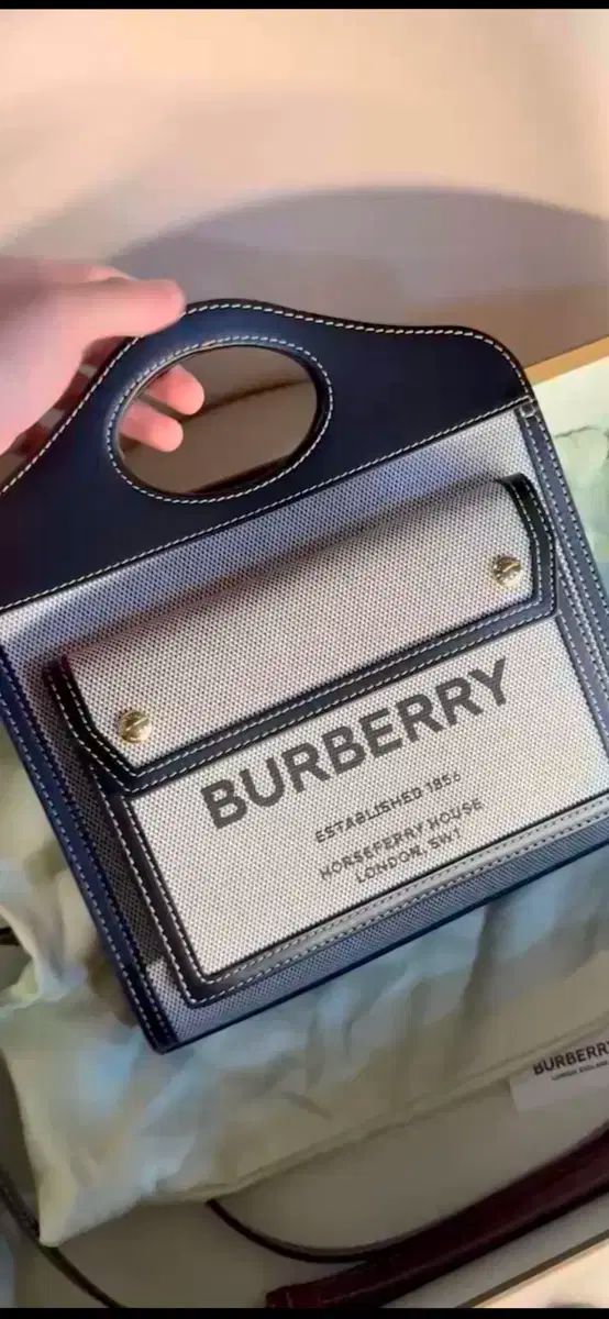 Burberry バーバリー ポケットバッグ