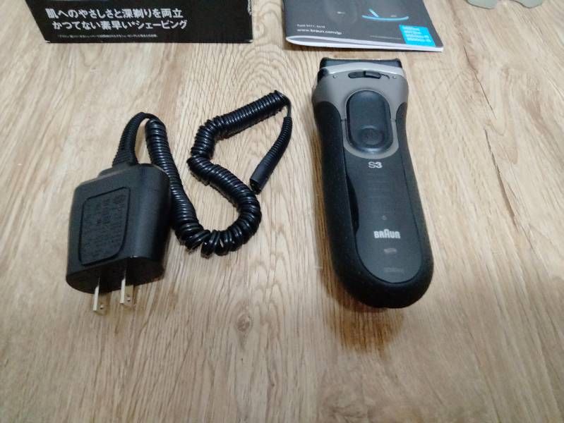 美品】ブラウン シェーバー シリーズ3 3090cc+チャージステーション 髭