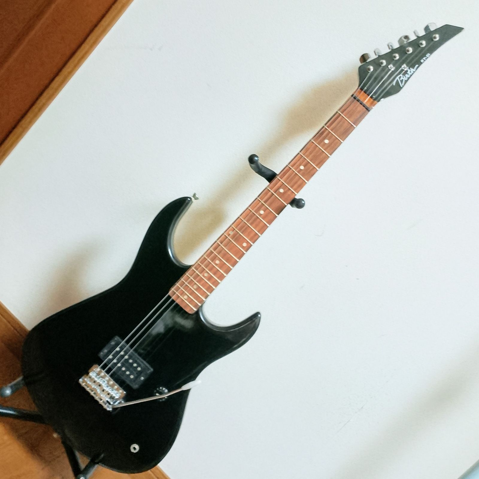 Birth KY-01 エレキギター トレモロユニット搭載 弦は新品に交換