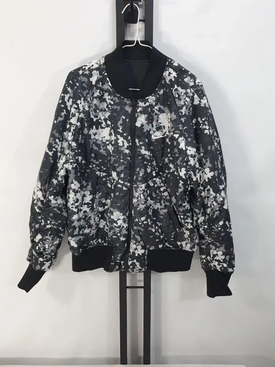 ナイキ MA-1 パイロットジャンパー リバーシブル カモフラ ブラック ブルゾン アウター L