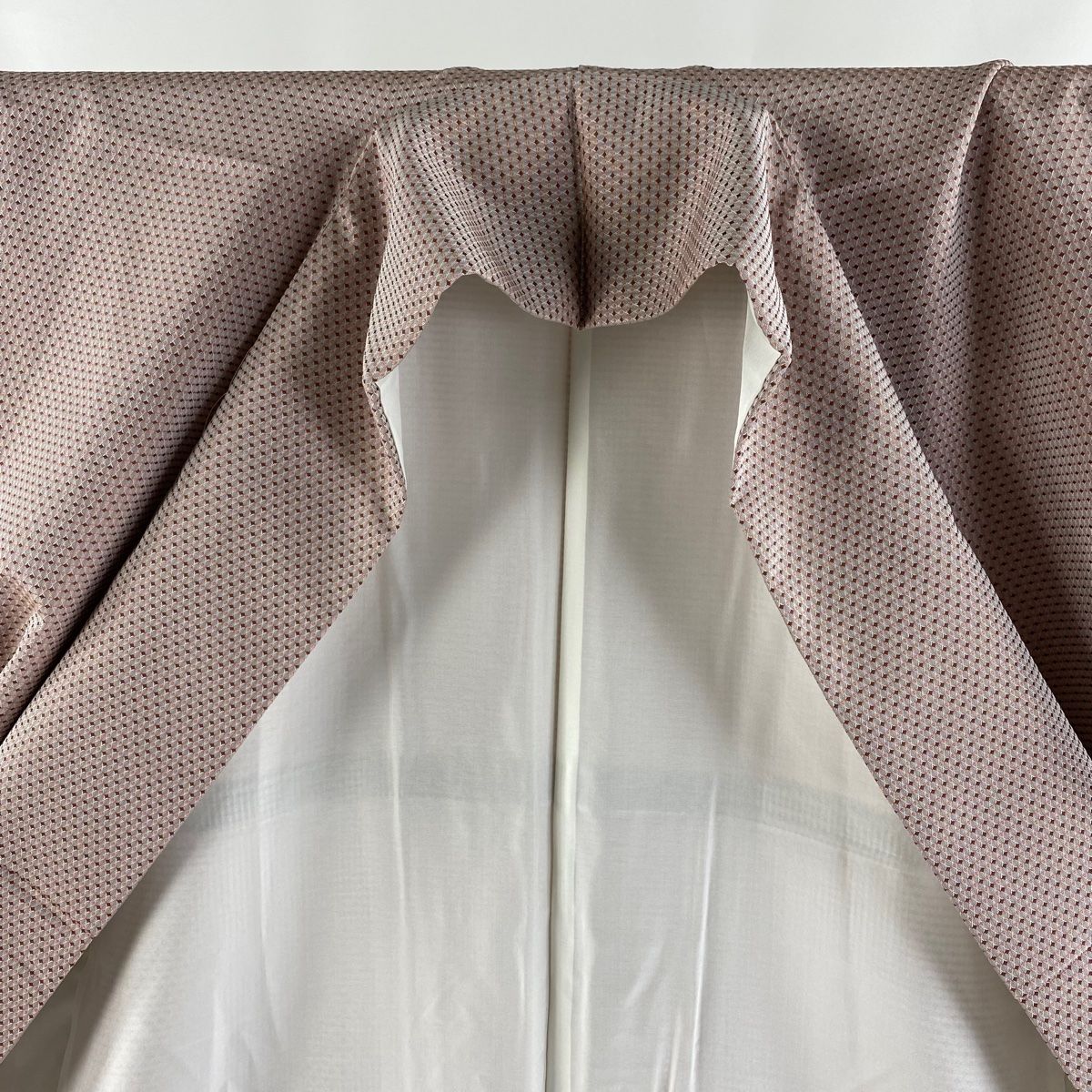 ピンクベージュ