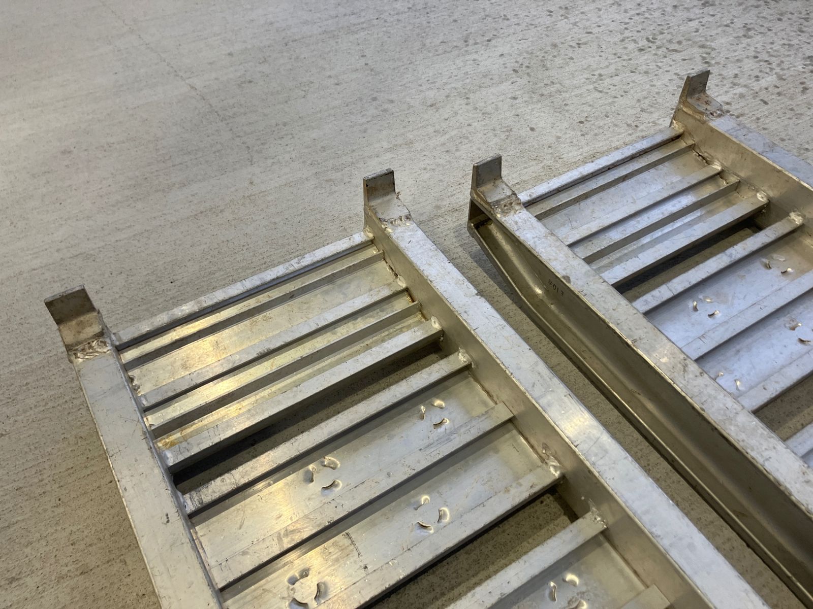 送料含む 品 日軽アルミブリッジ 10-CA9-30W 2本セット 内幅300ｍｍ 全長2700mm あゆみ板 梯子 アクトツール富山店 外 HRDEVELOPMENT_JP