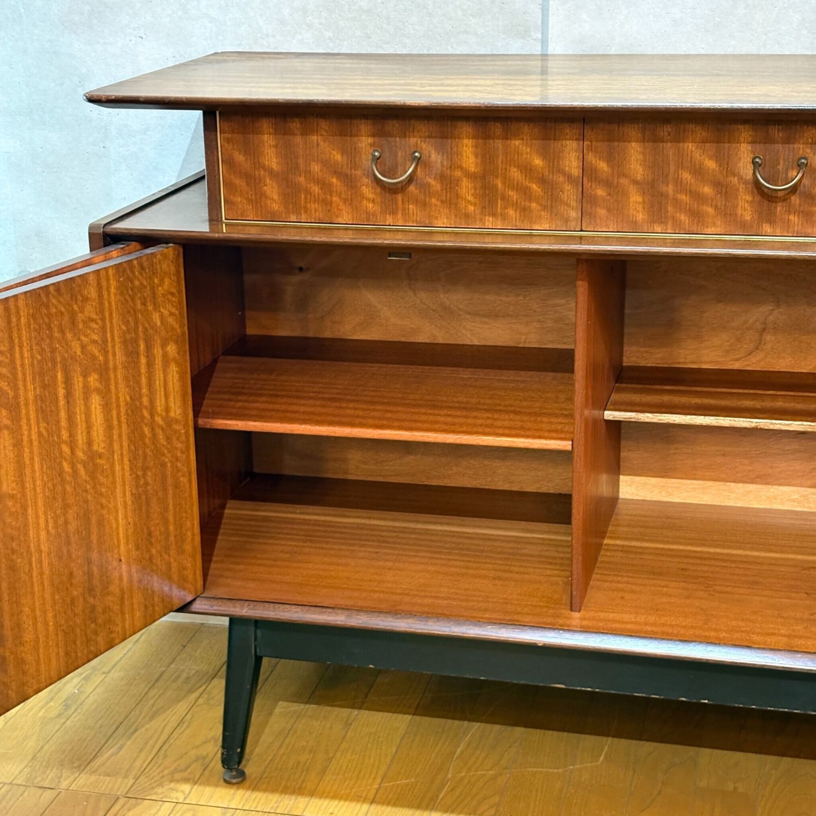 VINTAGE】G-PLAN（ジーブラン）Tola & Black サイドボード | 1958