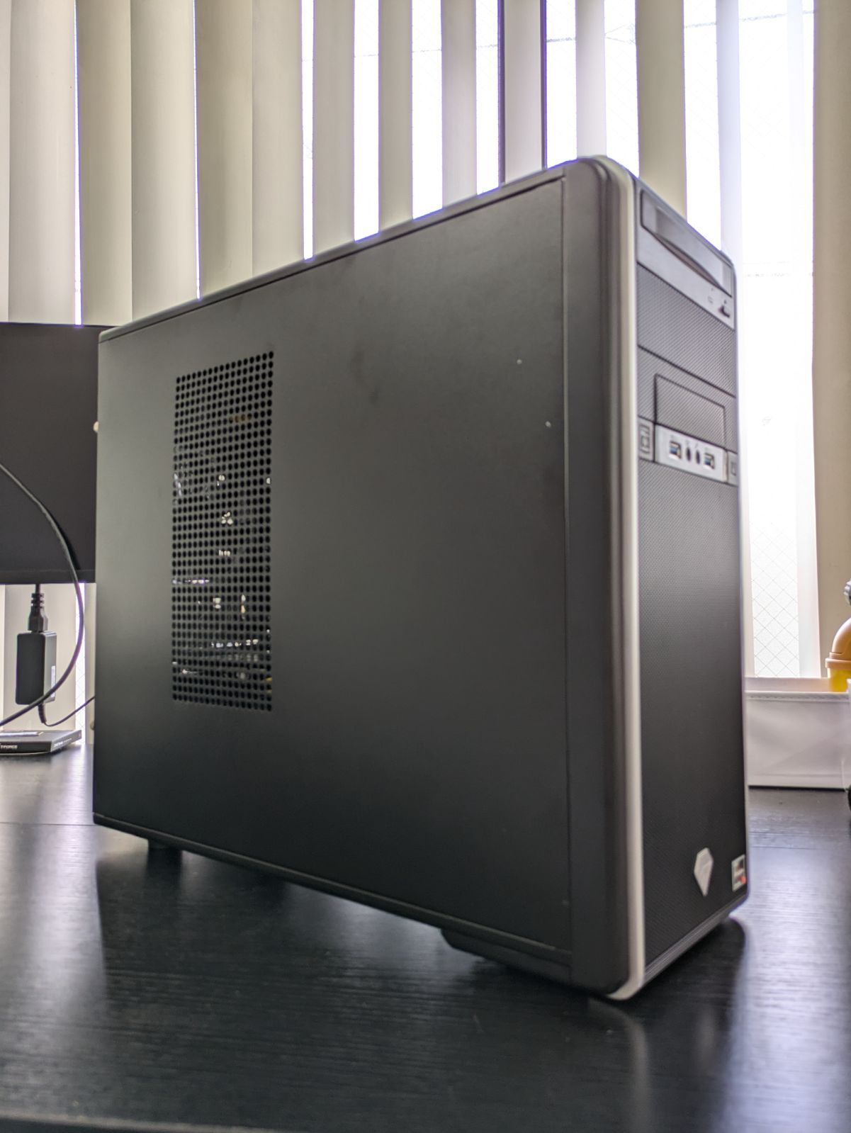 ゲーミングPC Ryzen7 5700X RTX4060Ti SSD 1TB