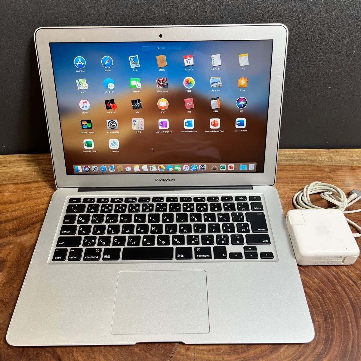 2015 MacBook Air 13 i5 4GB 121GB 付属品付き 良品］Apple MacBook
