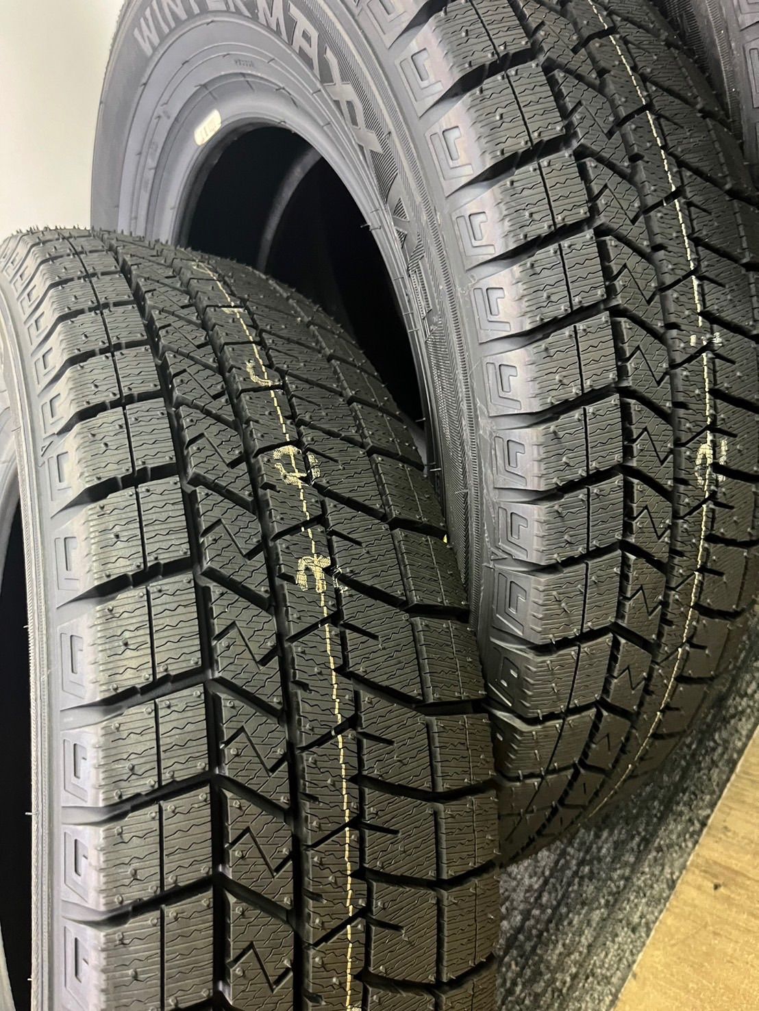 165/70R14 新品スタッドレスタイヤ 4本セット【2020年製】 DUNLOP WINTER MAXX03 WM03 165/70R14 81Q ダンロップ ウィンターマックス 冬タイヤ