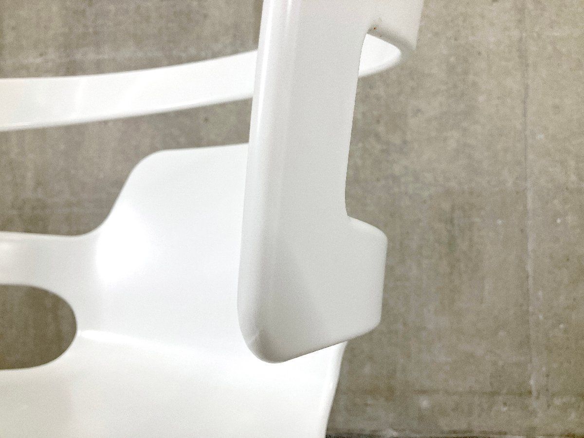 スタッキングアームチェア