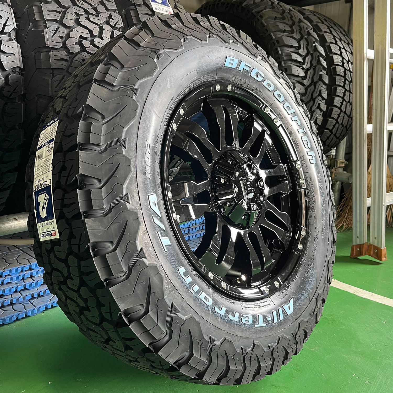 120/150 プラド タイヤホイールセット 17インチ Balano BF