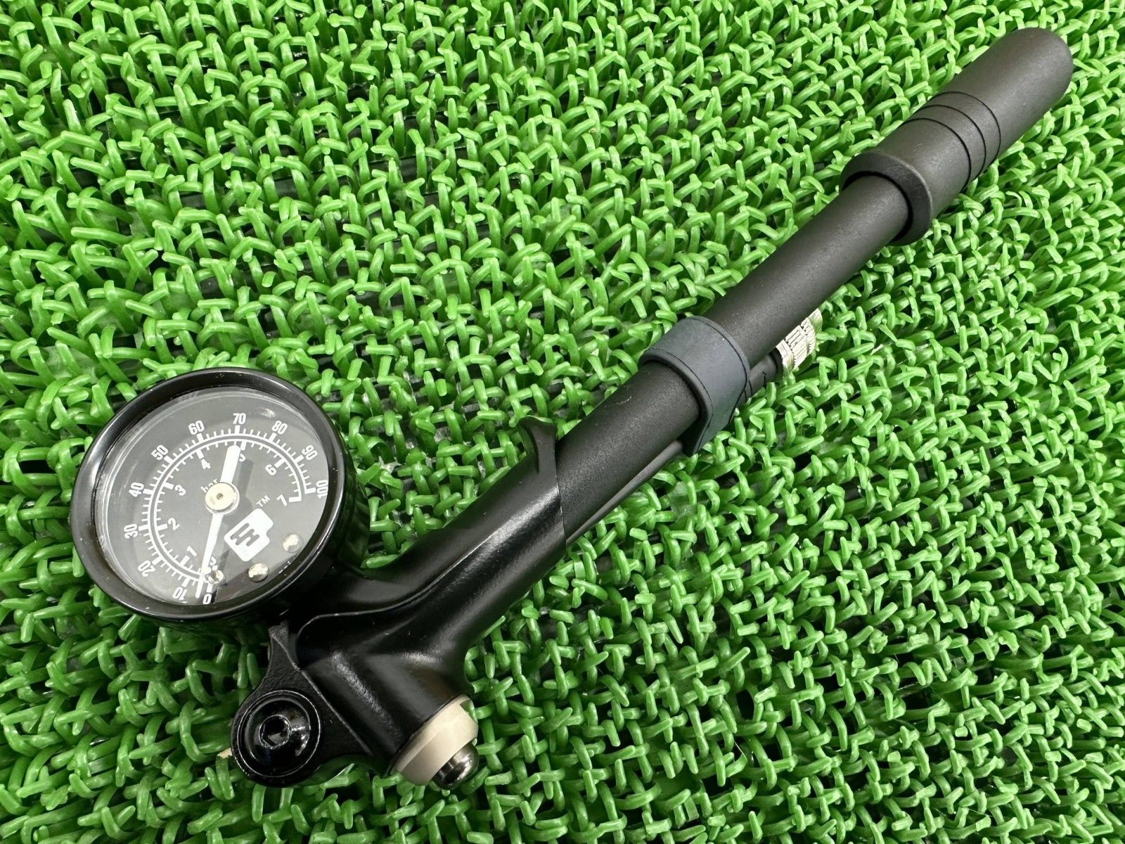エアサスペンションポンプ HD-34633 ハーレー 純正 新品 0-30PSI ミニゲージエアポンプ 未使用品 ツーリング ソフテイル dP エアサスペンションポンプ HD-34633 ハーレー 純正 新品 0-30PSI ミニ