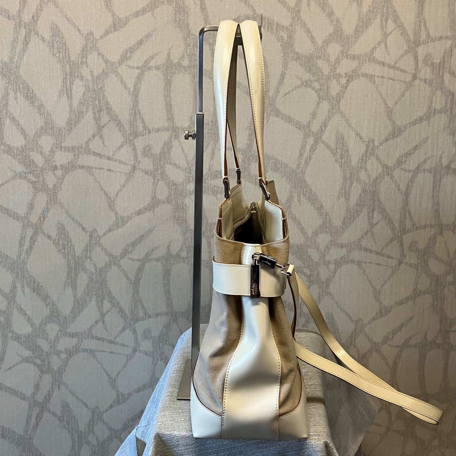 Salvatore Ferragamo フェラガモ ガンチーニ トートバッグ サルヴァドーレフェラガモ Salvatore Ferragamo フェラガモ DY