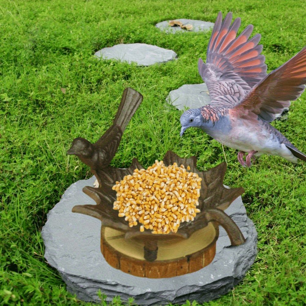 バードフィーダー 小鳥 野鳥 用 給餌器 餌箱 餌台えさ置き 置物 葉っぱの上に止まっている小鳥 トリ とり ヴィンテージ風 レトロ風 餌入れ 鳥 ガーデンオブジェ インテリア ガーデニング ペット食器 野鳥観察 金属 バード用品