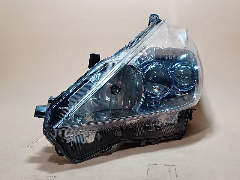 プリウス　　右ヘッドランプハウジング プリウス DAA-ZVW30 右ヘッドランプASSY 81130-47231 : 国際
