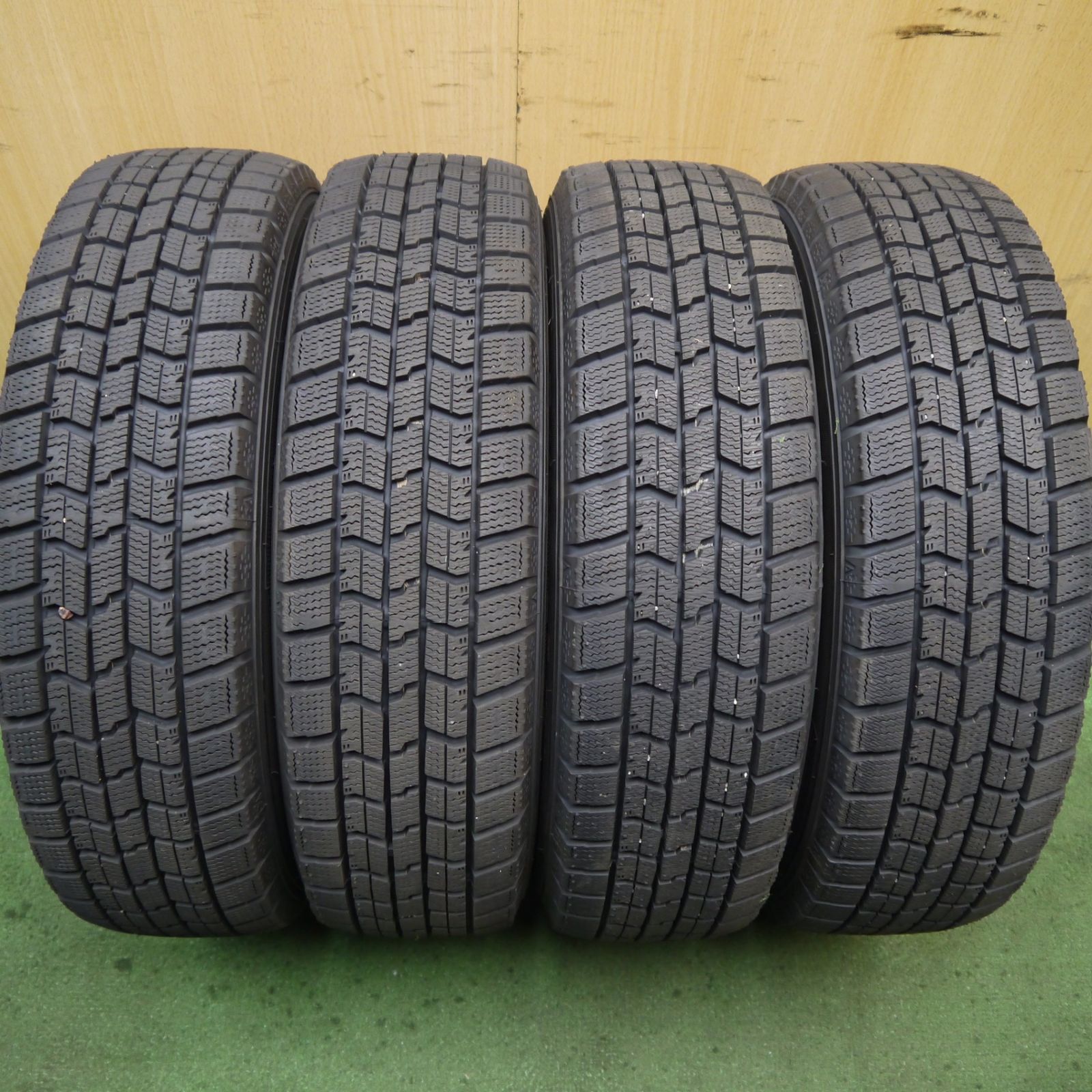 バリ溝!スタッドレスタイヤ☆155⁄65R14☆トーヨー バリ溝 バリ溝!スタッドレスタイヤ☆155⁄65R14☆トーヨー バリ溝