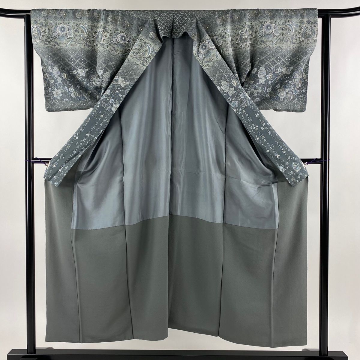 グレー 蝶刺繍 訪問着　染色作家　絞り舞蝶文　着丈158cm　裄丈67cm　正絹 訪問着 身丈163cm 裄丈63.5cm S 袷 草花 ぼかし 青灰色 正絹 名品