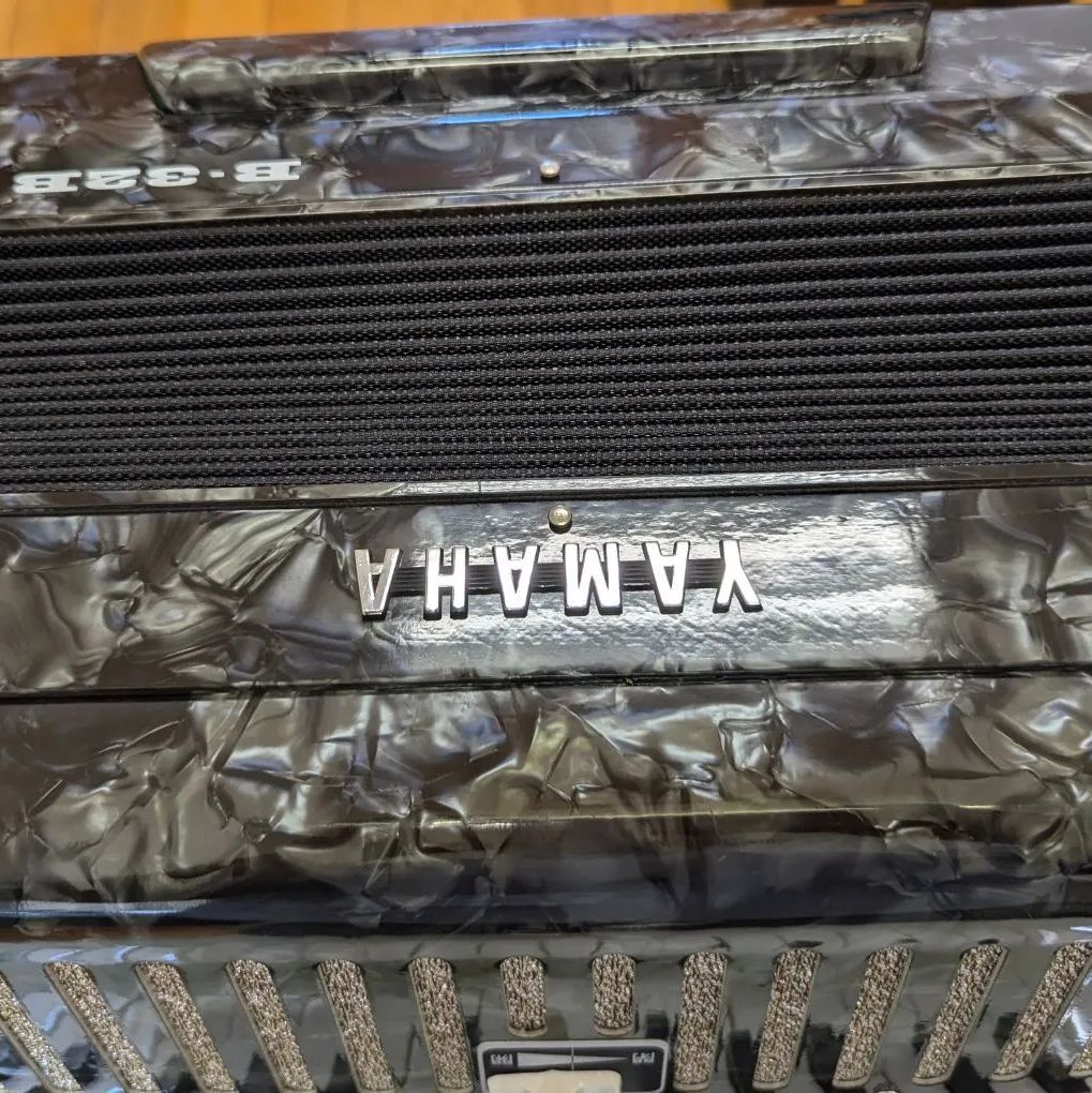 ＹＡＭＡＨＡ　アコーディオン　Ｂ－３２Ｂ（ケースなし）