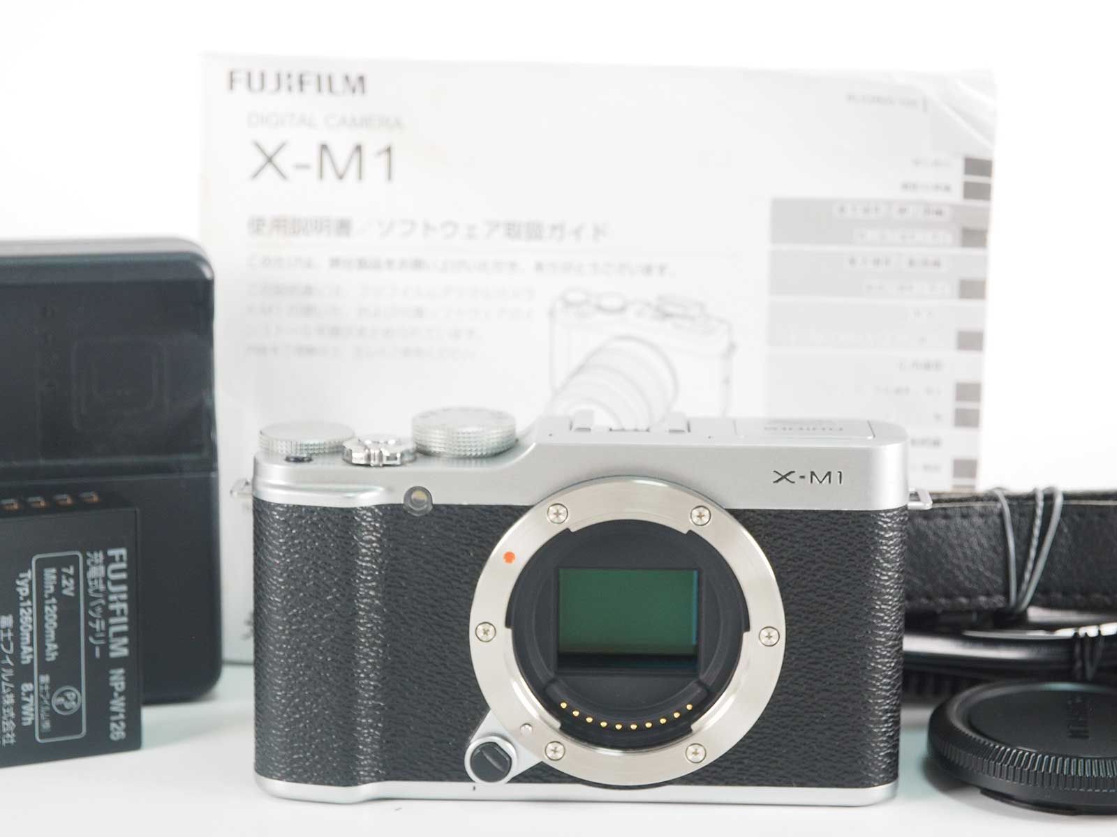 富士フィルム Fujifilm Fuji X-M1 Digital Camera 16.3MP Silver Body Only Z4573A