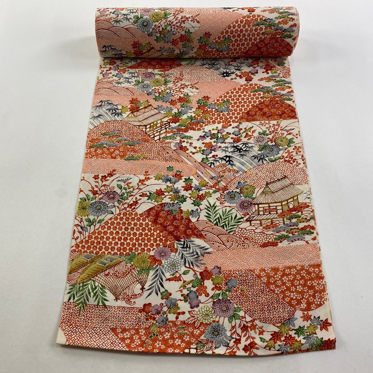 反物 秀品 小紋 建物 山並み 朱色 正絹