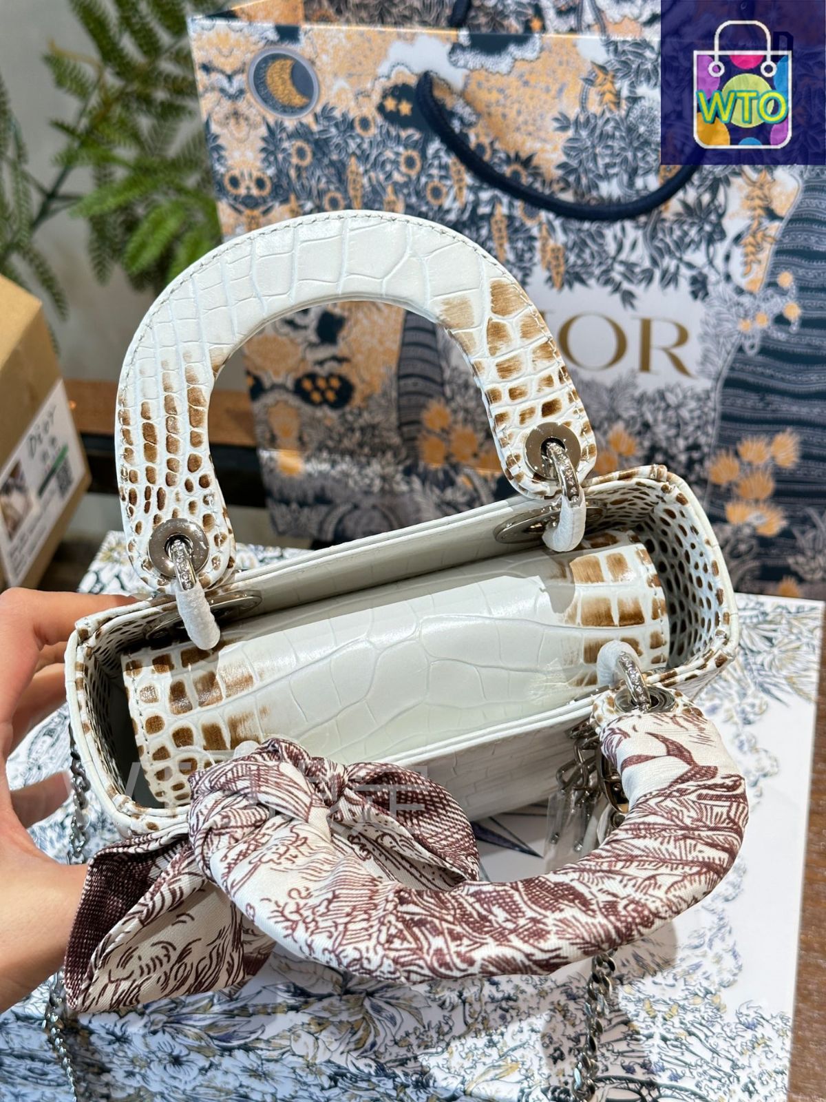 レディディオール　ハンドバッグ DIOR | アイコニックなレディ ディオール |ウィメンズバッグ