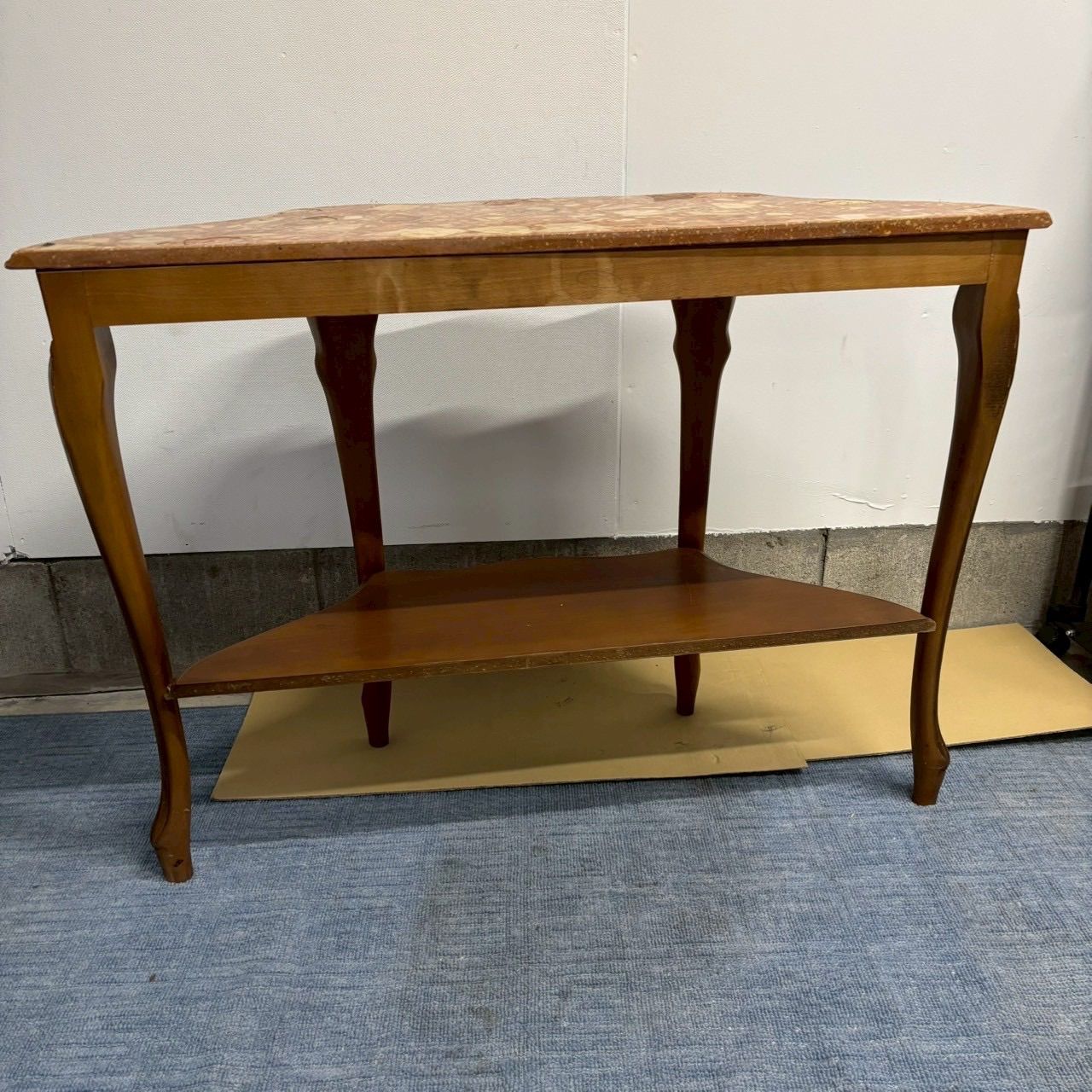 優雅な空間を演出 大理石コンソールテーブル