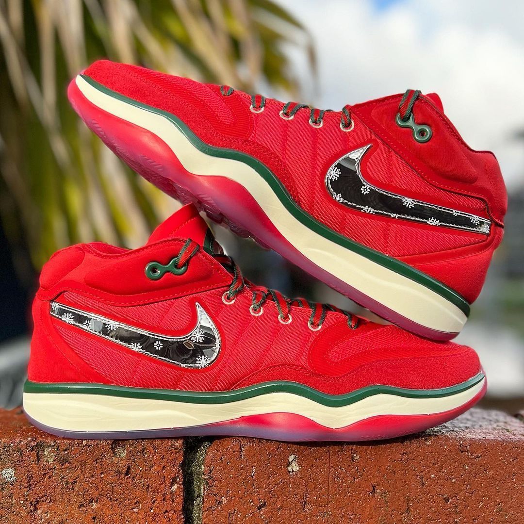 NIKE AIR ZOOM G.T. HUSTLE 2 'CHRISTMAS' ナイキ エア ズーム GT ハッスル 2 【MEN'S】 track  red/metallic silver-rouge piste DJ9404-601