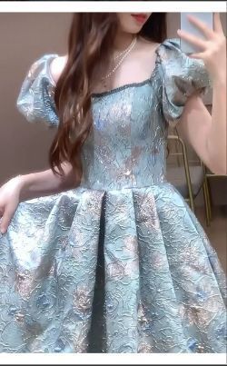 青 オフショルダー