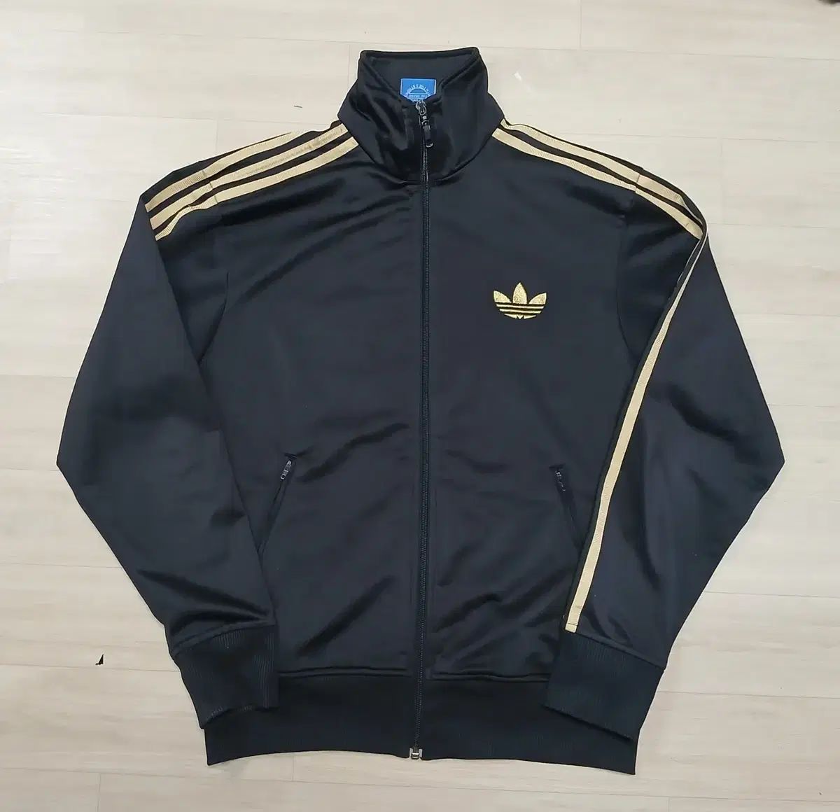 【雷市場（ポンジャン）商品韓国直送】 （ 100 ／ L ） adidas(アディダス) オリジナル ファイヤーバード トラックトップス ジャージ ソードボーン