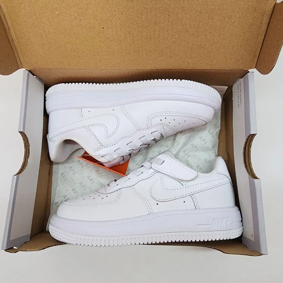 キッズスニーカー