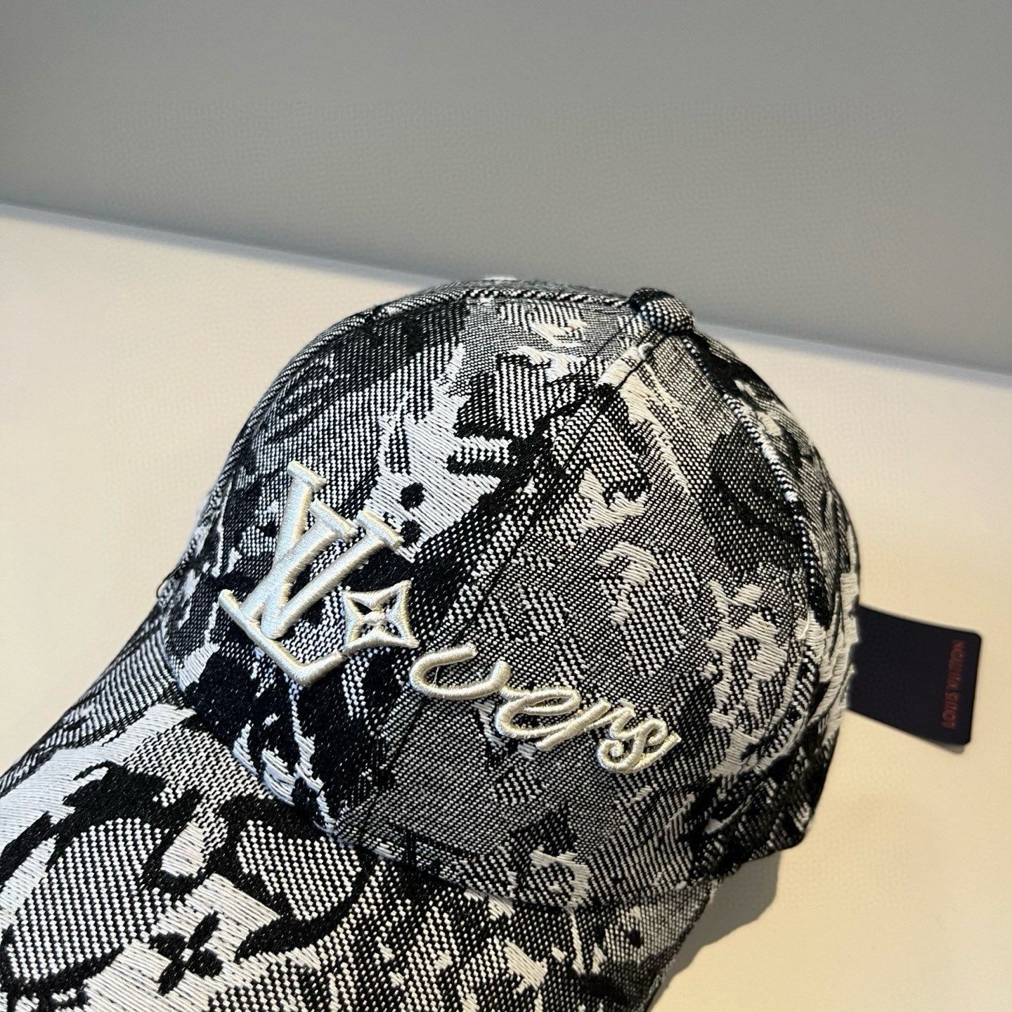 Louis Vuitton ロゴ柄 ベースボールキャップ グレー/ベージュ 国内直営即発】LV ベースボール モノグラム メッシュ キャップ