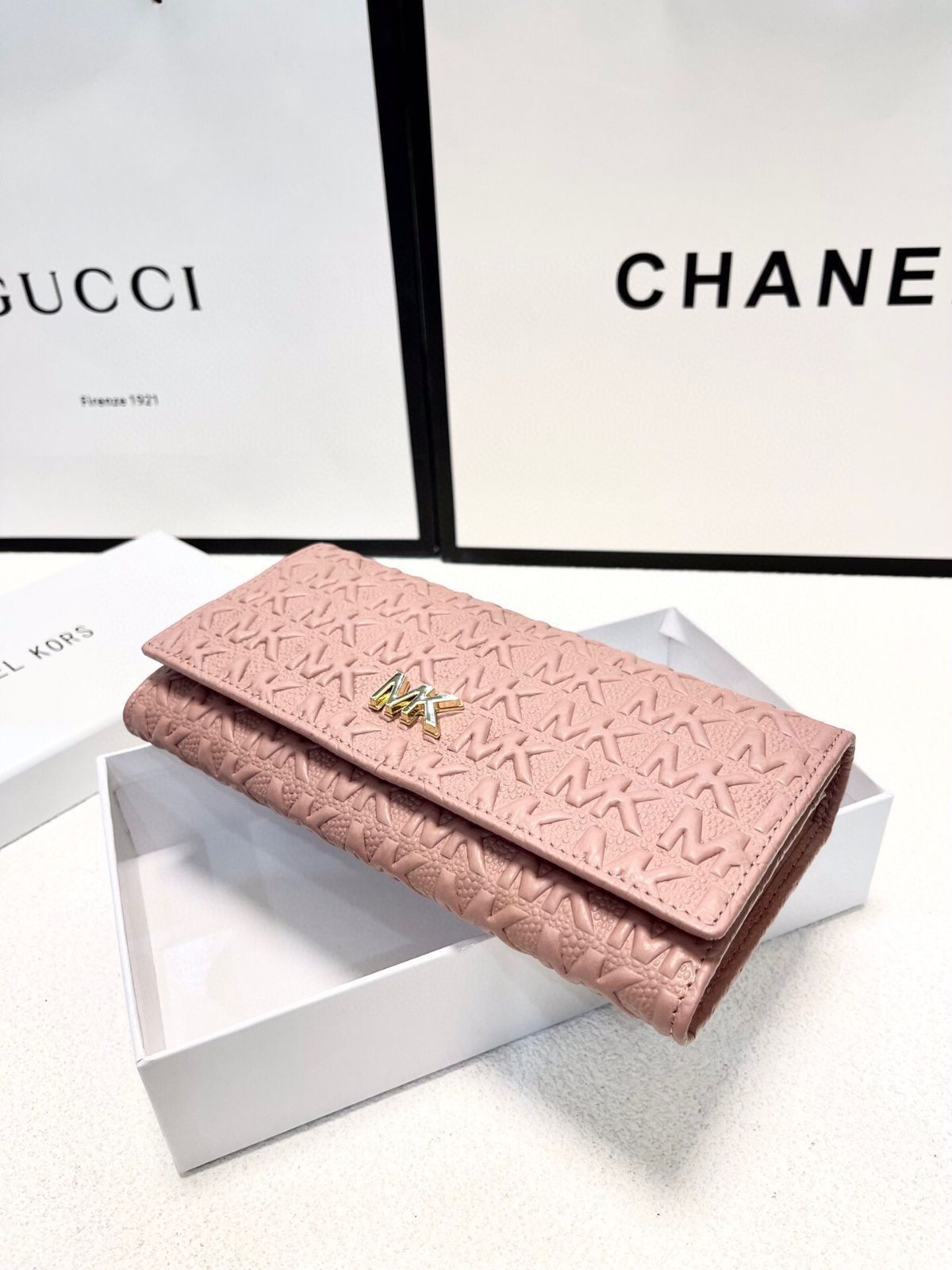 財布 各種消費カードの伝票など