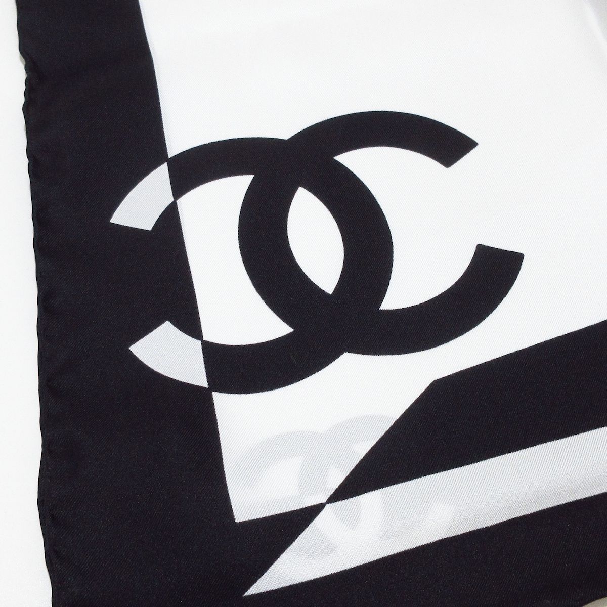 CHANEL(シャネル) スカーフ美品 マドモアゼル 黒×白 ココマーク