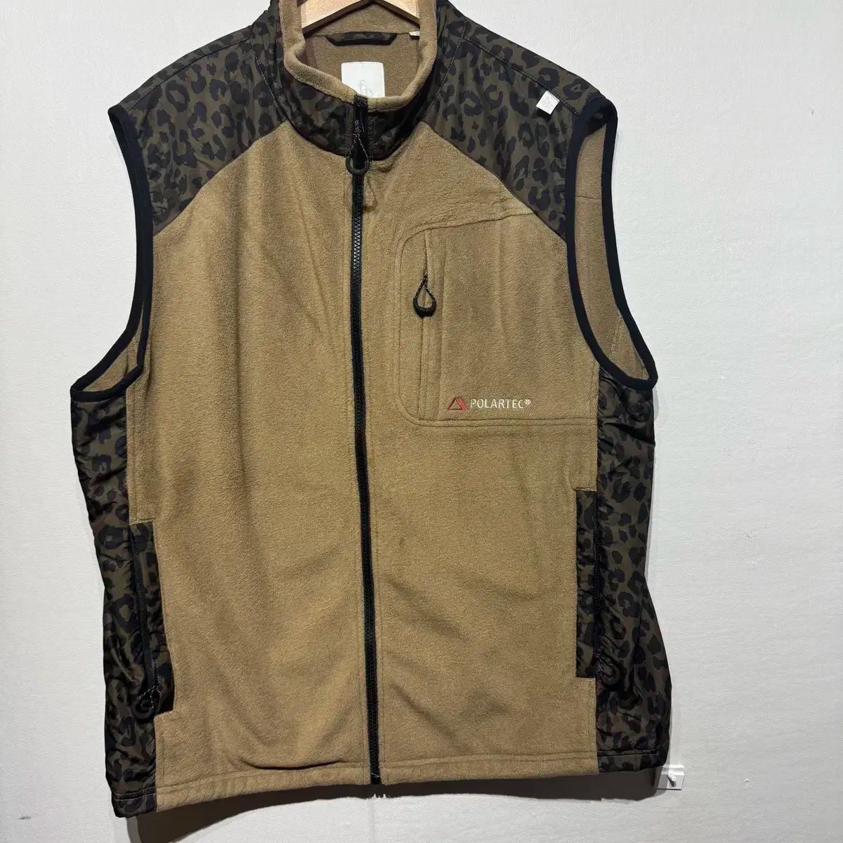Fetch ポーラテック レオパード フリース ベスト