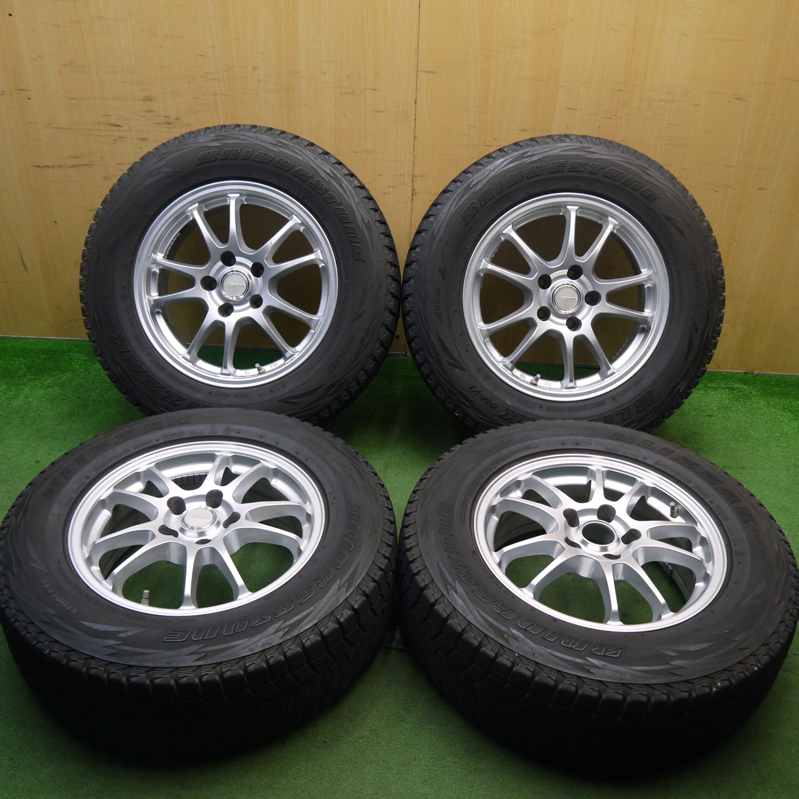 215/70R16 スタッドレスタイヤ アルミ付き ブリザック DM-V1 PCD114.3