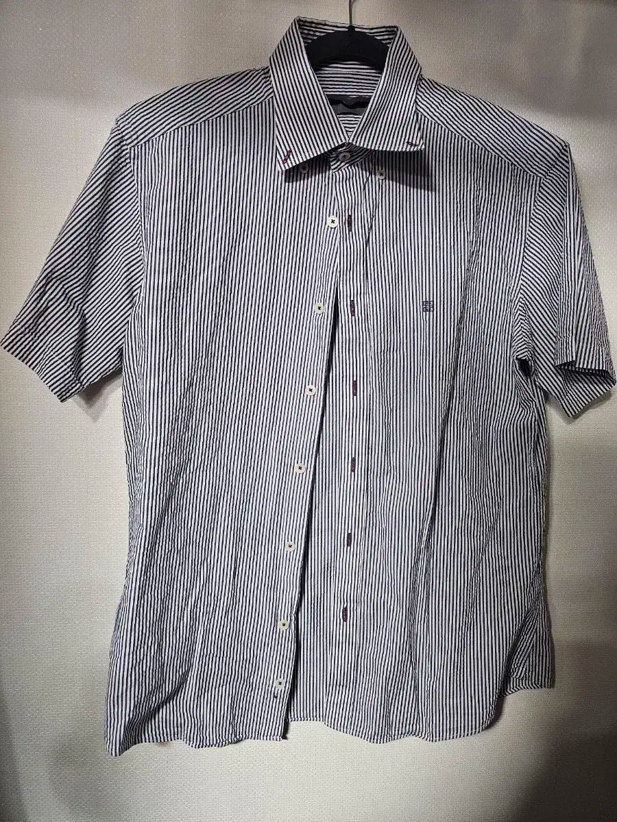 【雷市場（ポンジャン）商品韓国直送】 Givenchy(ジバンシィ) 半袖シャツ
