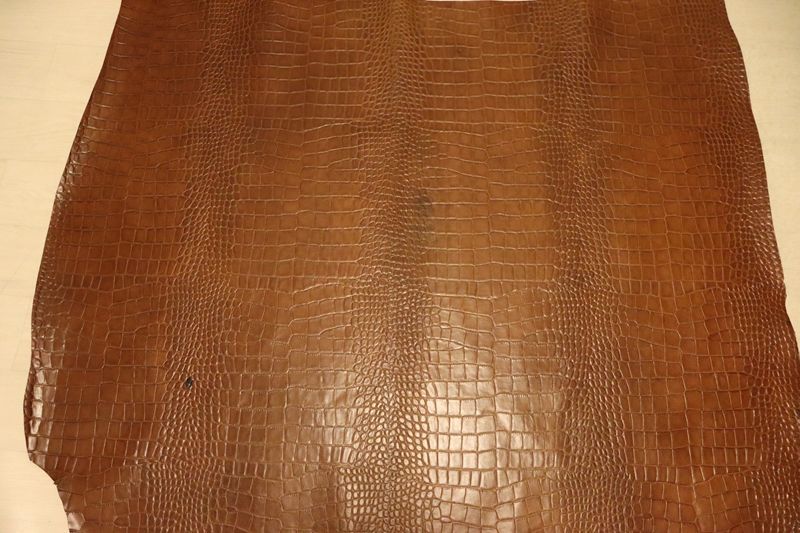 キャメルブラウン 147ds ヌメ革 ショルダーレザー 牛革 イタリア レザー クロコ型押し はぎれ 一枚革 レザークラフト 革 皮 本革 diy 生地 材料
