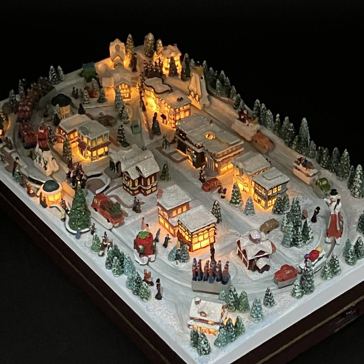 トーマスキンケード クリスマスパレード ライトアップ クリスマス