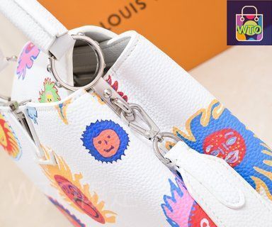 【旅行に最適♡】Louis Vuitton ハンドバッグ Louis Vuitton、リュックサック、手首バッグ、旅行バッグ、手に