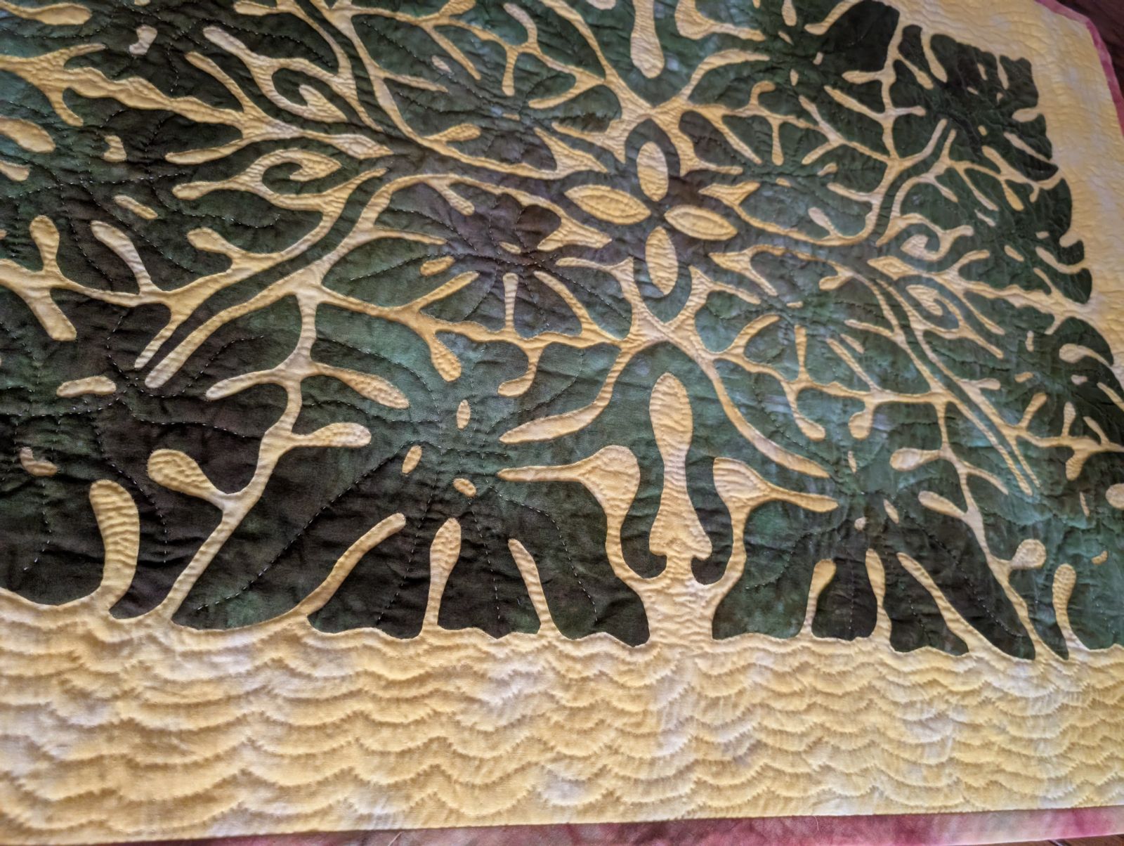 ハワイアンキルト 手縫い ホヌ柄 紺色 ハワイ購入 ベッドカバー